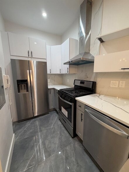 Building Photo - 202 48th St