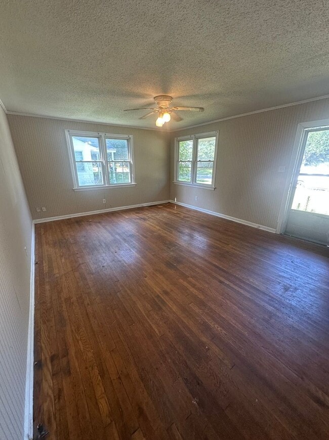 Building Photo - 1407 Hyman Ave
