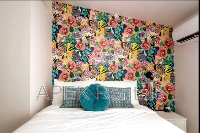 Building Photo - 547 N Sunrise Way