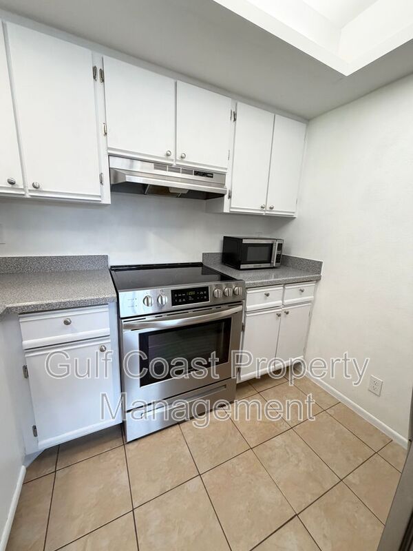 Building Photo - 19505 Quesada Ave