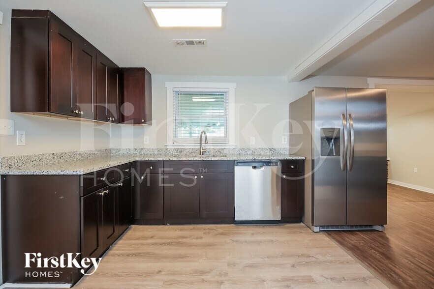 Building Photo - 4715 Glenn St