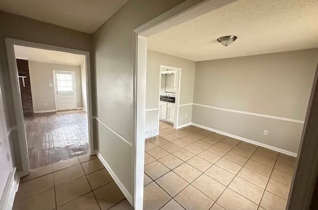 Building Photo - MOVE IN READY NOW!!’