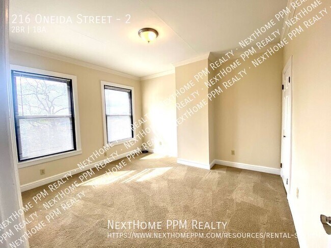 Building Photo - 216 Oneida St