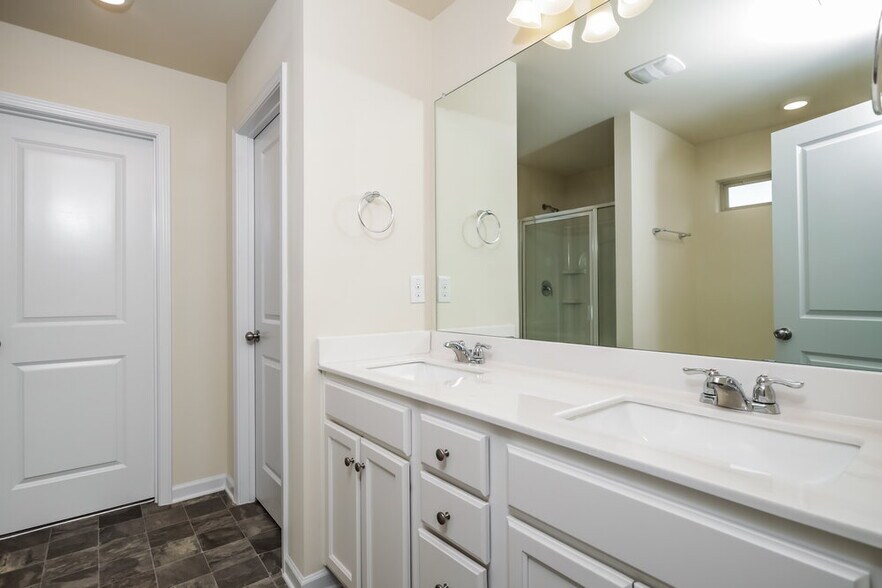 Building Photo - 520 Overo Dr