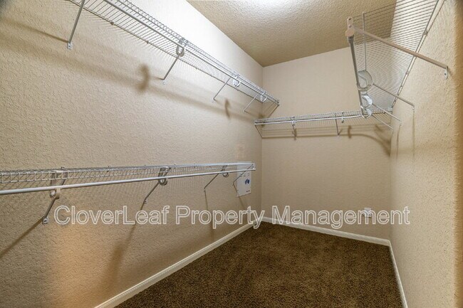 Building Photo - 5420 Nutmeg Tr