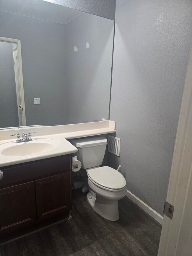 Building Photo - Large 2 Bed 2 Bath Condo in Chula Vista