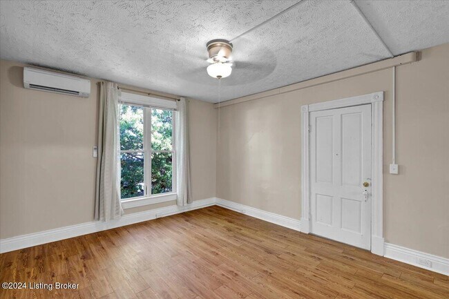 Building Photo - 1802 Deerwood Ave