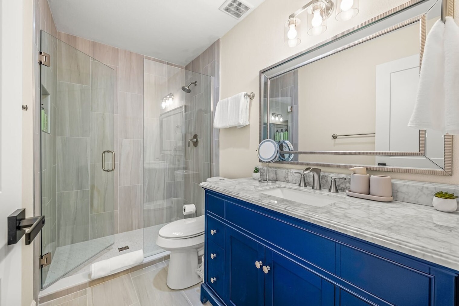 Building Photo - 10703 Del Prado Dr W