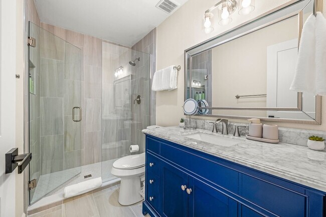 Building Photo - 10703 Del Prado Dr S