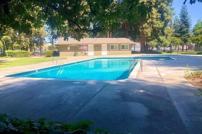 Building Photo - 5702 Tucson Dr