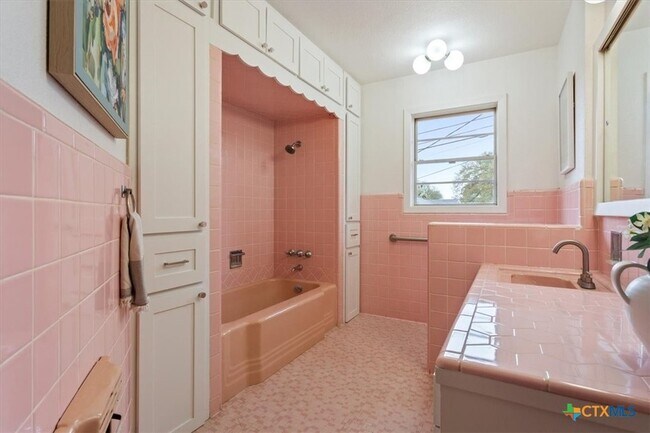 Building Photo - 2305 N 15th St