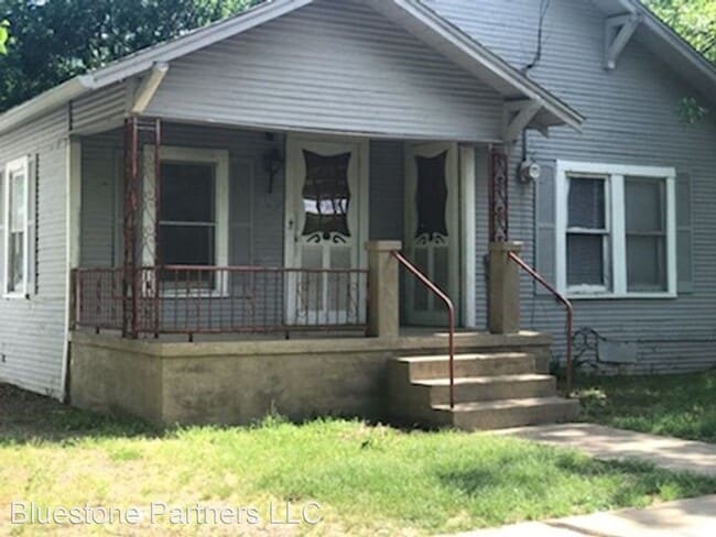 Primary Photo - 2/1 in Southeast Sherman Near Rosedale Park