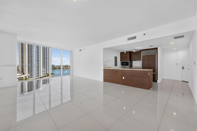 Building Photo - 465 Brickell Ave