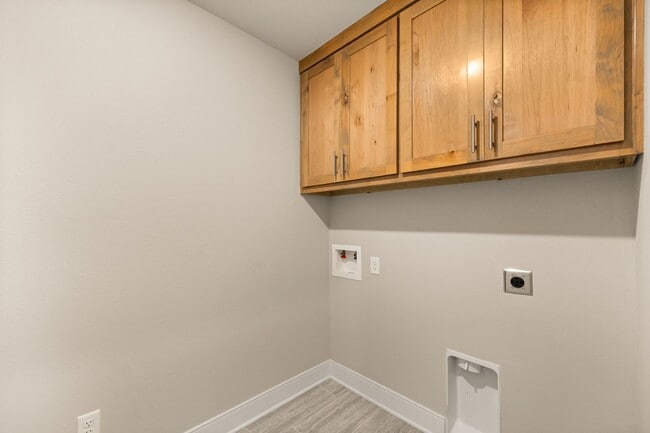 Building Photo - Beautiful 4 bedroom with open concept