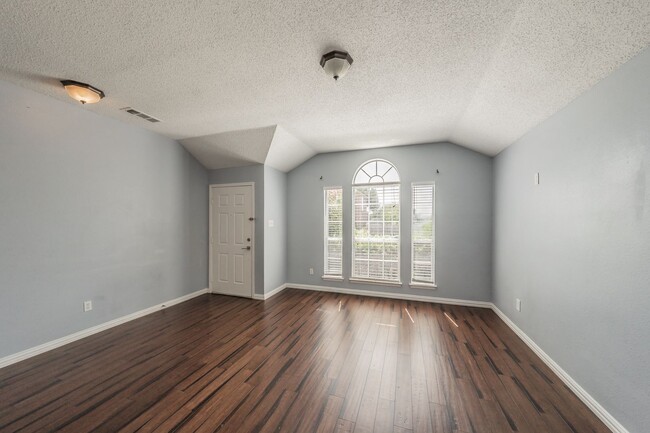 Building Photo - Spacious single-story 4-bedroom, 2-bath home in Arlington, Mansfield ISD
