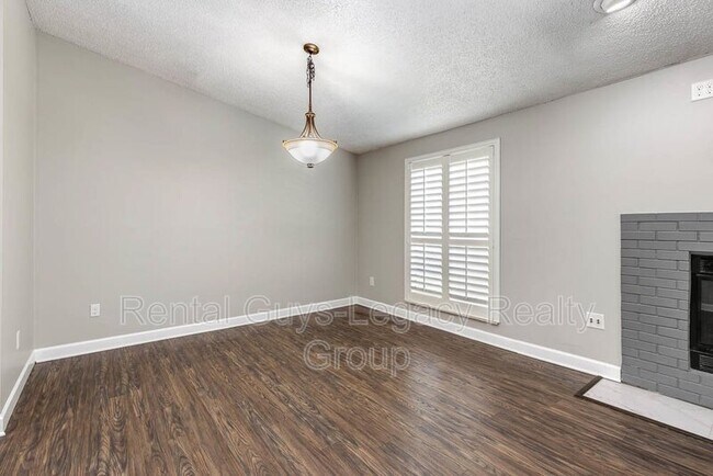Building Photo - 10729 Squires Ct