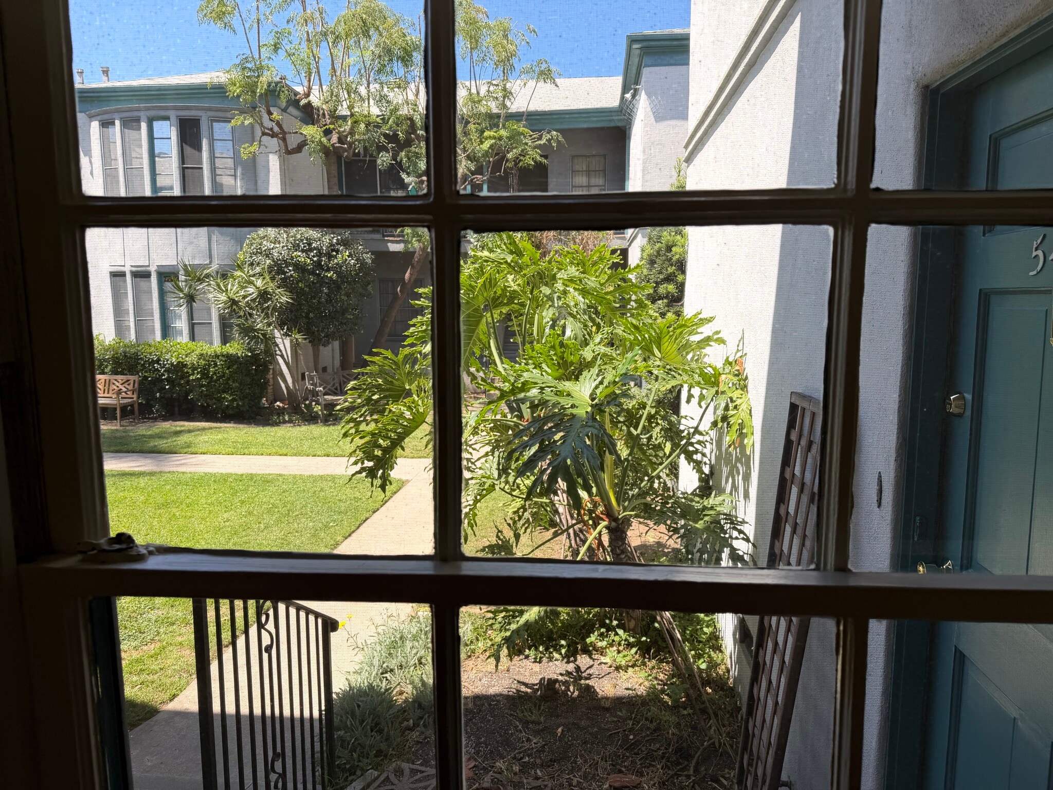 Building Photo - 5408 1/2 Franklin Ave