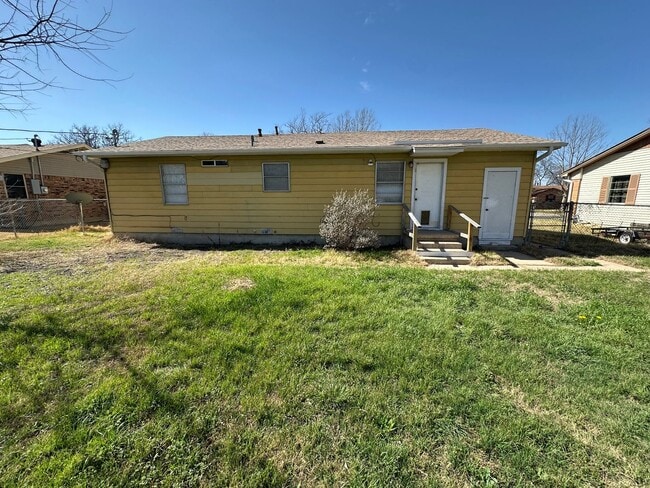 Building Photo - 511 Louise St