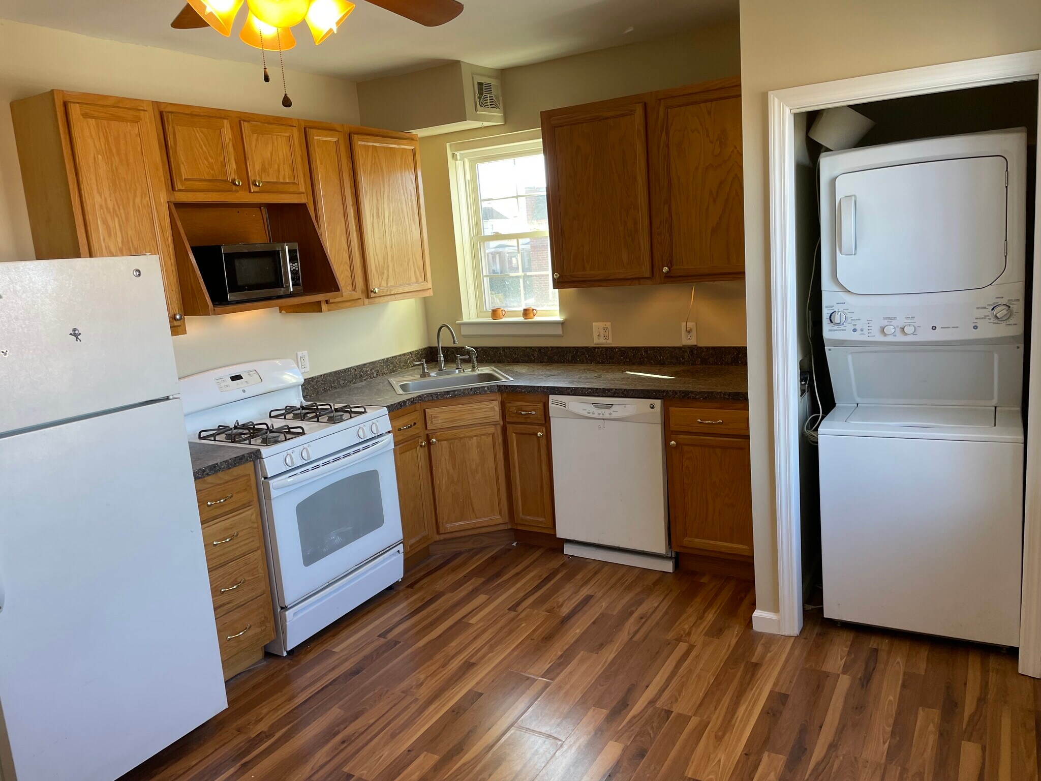 Kitchen - 600 Roxborough Ave