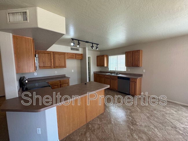 Building Photo - 14787 W Columbine Dr