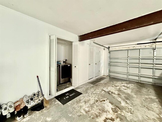 Building Photo - 1843 Bough Ave