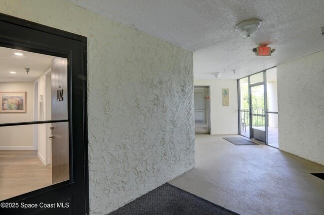 Building Photo - 9612 Riverside Dr