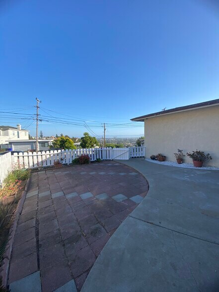 Building Photo - 16606 Winding Blvd