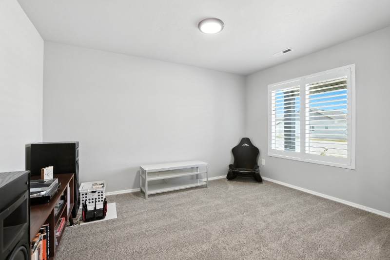 Building Photo - 1855 SW Besra Dr