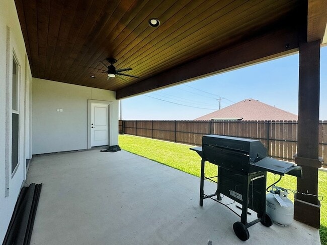 Building Photo - 2301 Lemonwood St