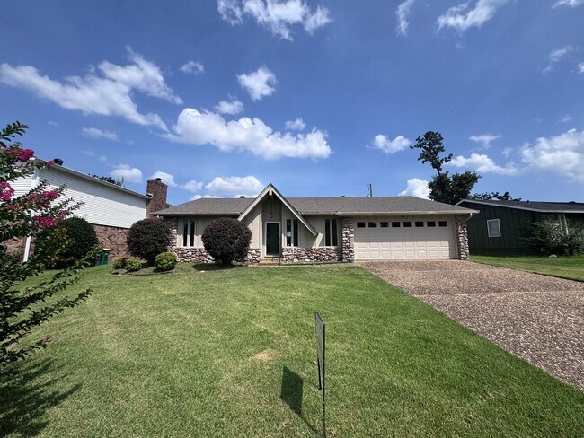 Building Photo - 1115 Briar Creek Rd