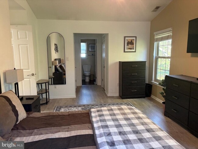 Building Photo - 310 Steeplechase Ct