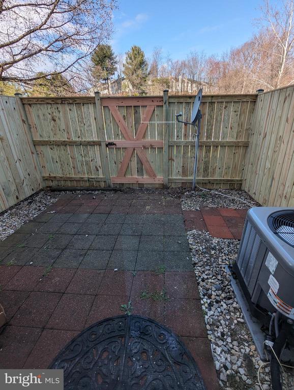 Building Photo - 1680 Thenia Pl