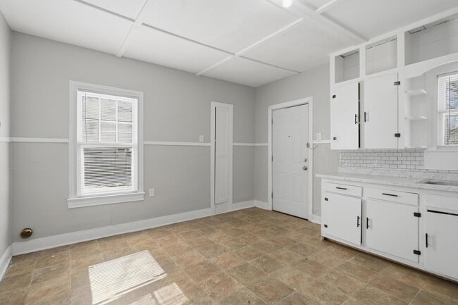 Building Photo - 702 Grape St