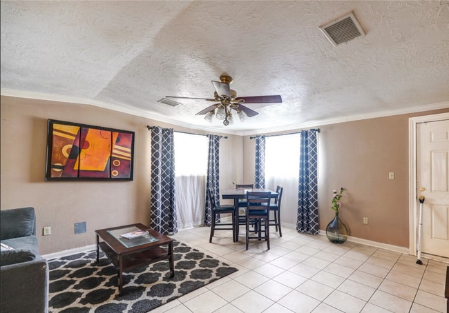 Building Photo - 518 Westshire Dr