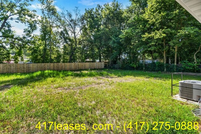 Building Photo - 2320 N Taylor Ave