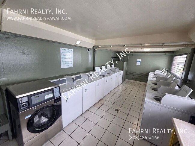 Building Photo - 2211 Ala Wai Blvd