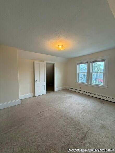 Building Photo - 393 Adams St