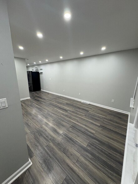 Building Photo - 430 E Garrison St