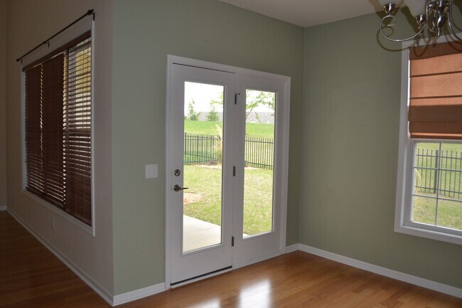 Building Photo - CLOSE TO FT. RILEY, FENCED BACKYARD!