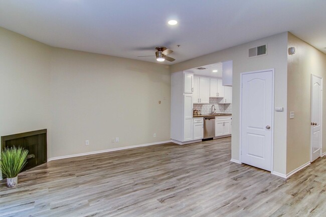 Interior Photo - 7057 Lanewood Ave
