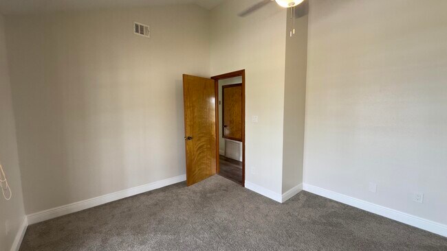 Building Photo - 15233 Marrian Ave