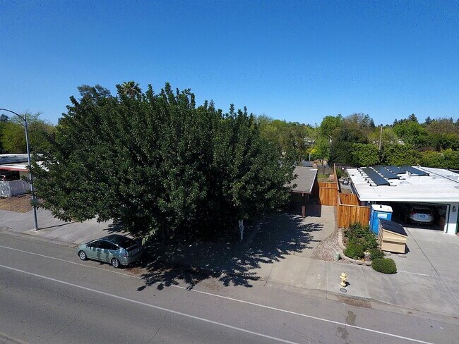 Building Photo - "Charming 3-Bedroom Home with Granite Touc...