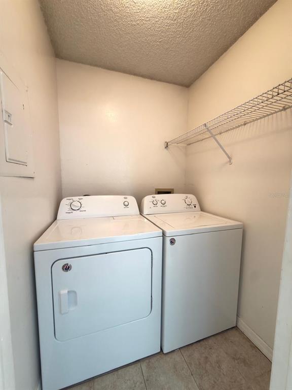 Building Photo - 5028 Park Central Dr