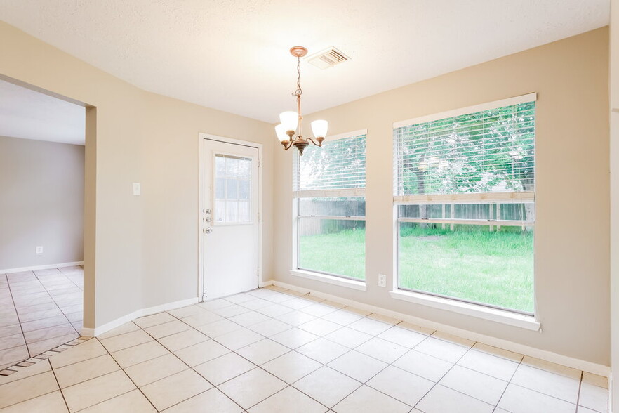 Building Photo - 18415 Willow Moss Dr