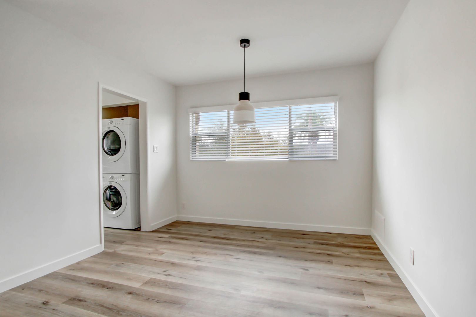 Building Photo - 943 6th St