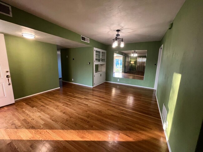 Building Photo - Cozy Home for rent in Tulare