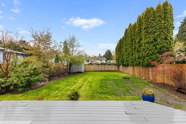 Building Photo - 923 N 100th St