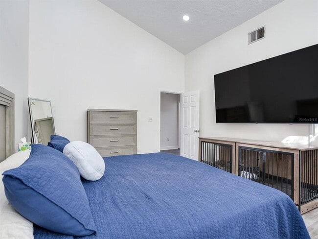 Building Photo - 3219 W San Juan St