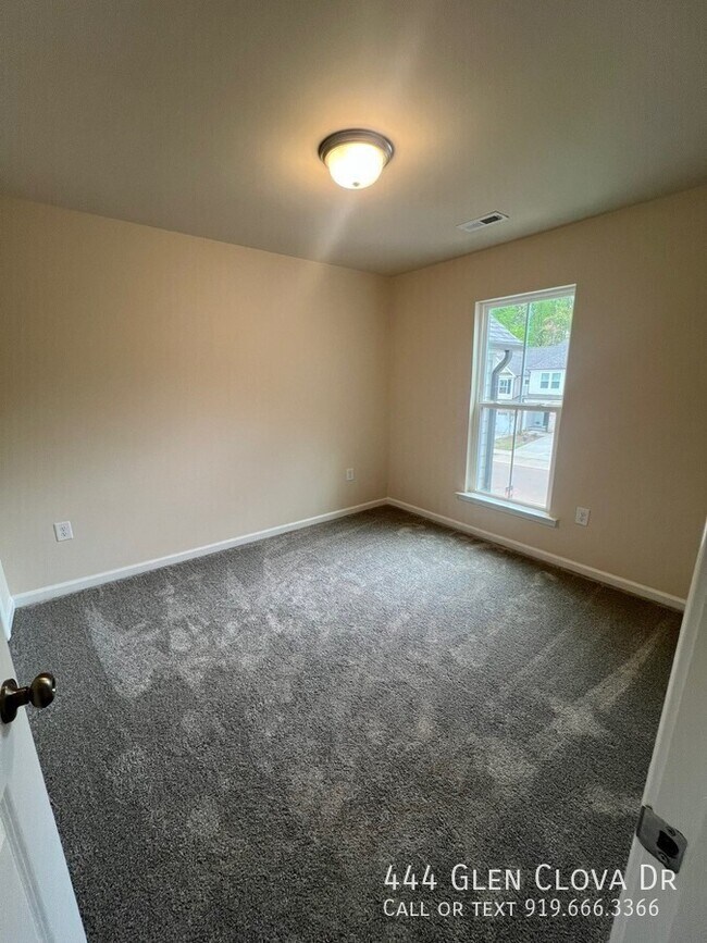 Building Photo - 444 Glen Clova Dr