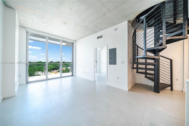 Building Photo - 13800 Highland Dr